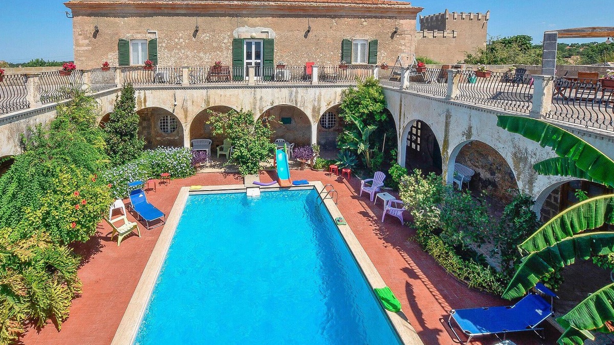 Donnafugata House | Gorgeous home in Ragusa with kitchen