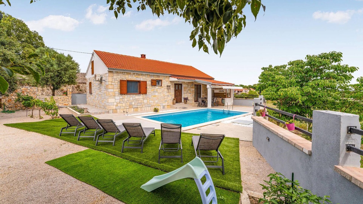 Rastevic House | Gorgeous home in Rastevic with WiFi