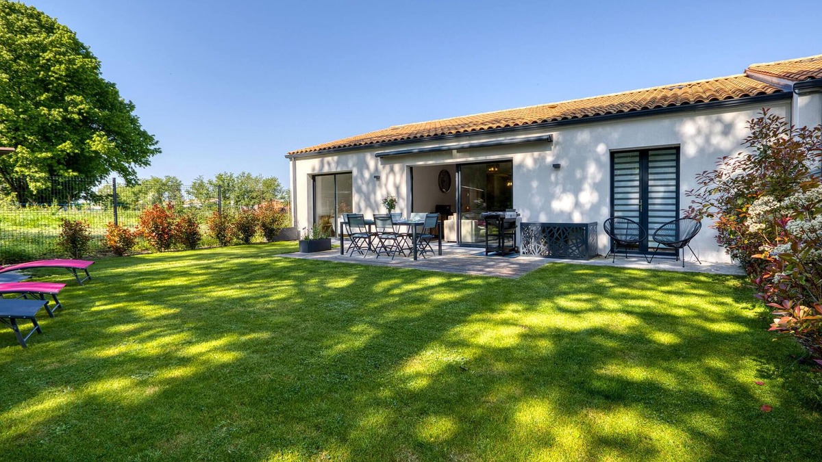 Semussac House | Gorgeous home in Semussac with WiFi