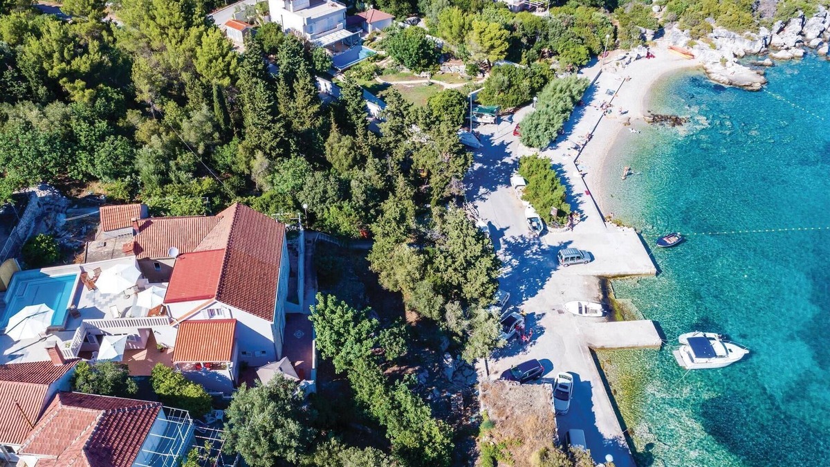 Sudurad House | Gorgeous home in Sipan with WiFi