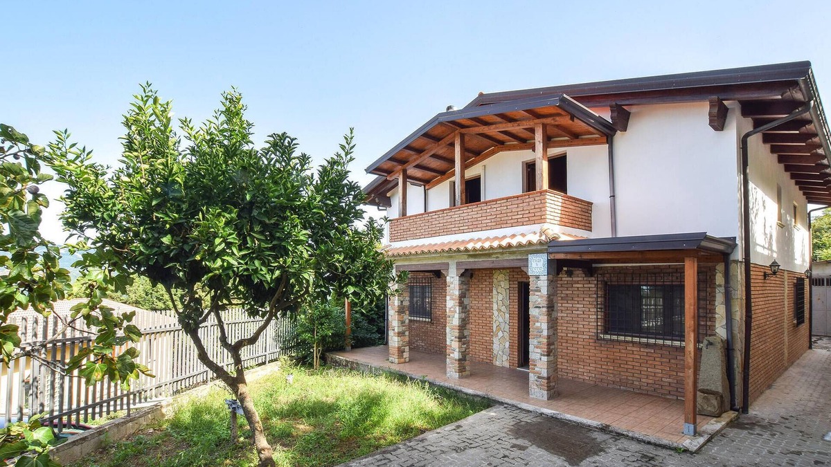 Motta Santa Lucia House | Gorgeous home in Motta Santa Lucia