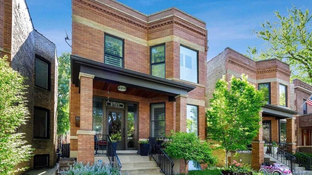 North Center House | Gorgeous Home Near Wrigley Field