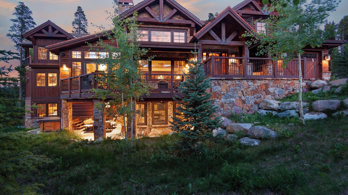 Boulder Ridge House | Gorgeous Home w/Fire Pit, Walk to Ski Lifts!
