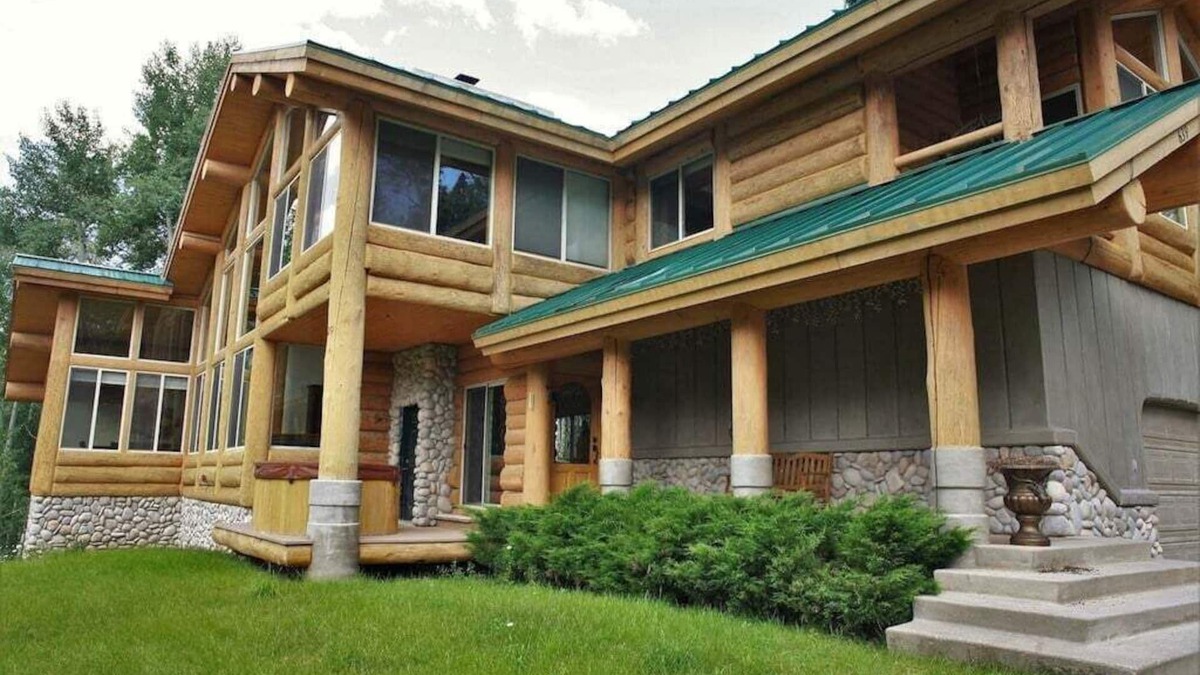 Columbine Lake Cabin | Gorgeous Home with Hot Tub & Private Pond just 2 Miles to Purgatory Ski Resort