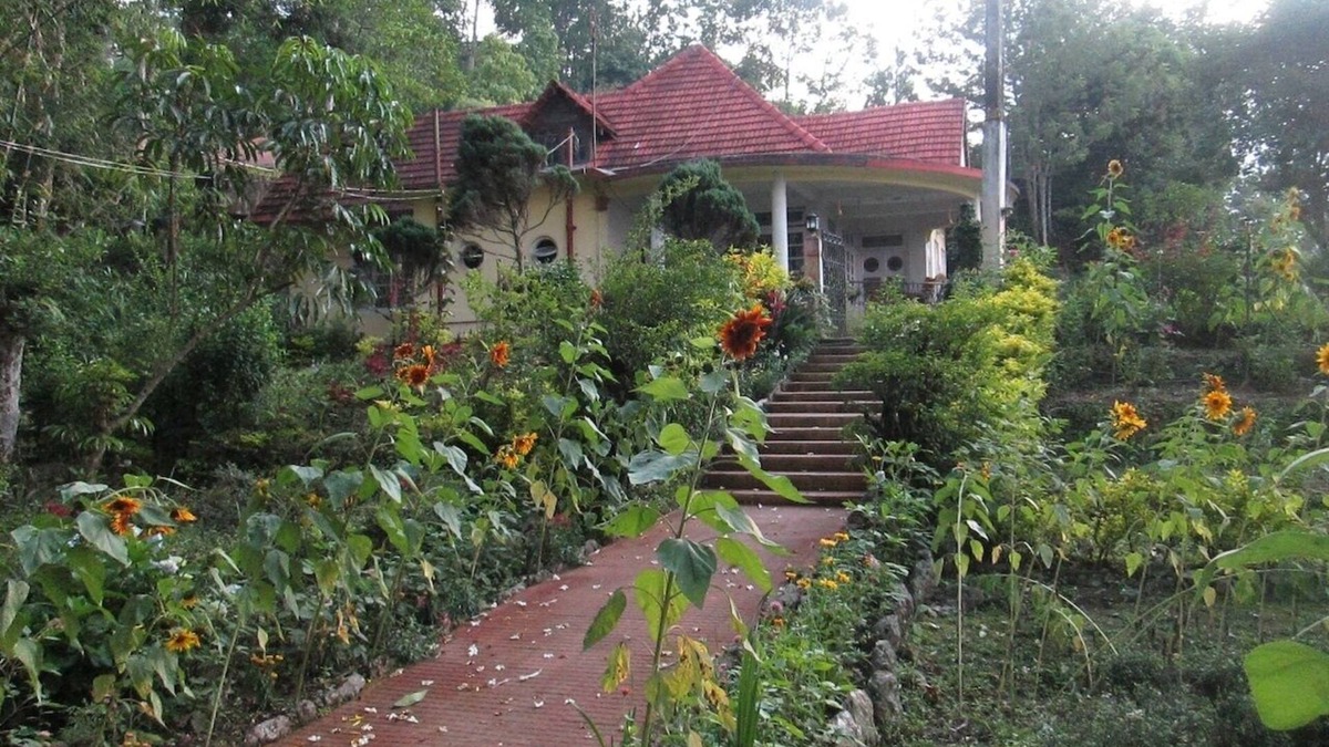 Turuk House | Gorgeous homestay at 70-year old colonial bungalow and farm