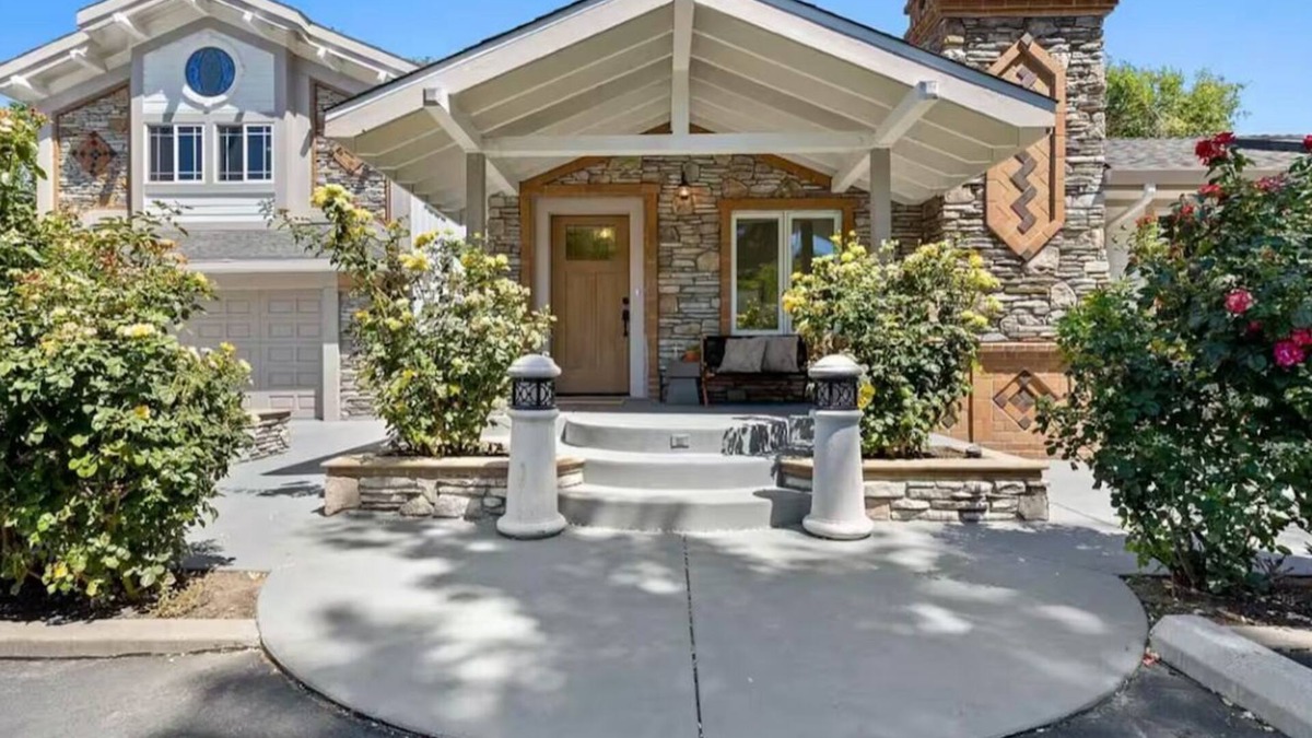 Walnut Creek House | Gorgeous house located in Walnut Creek: 3BD & 2BA, fully stocked kitchen, & more