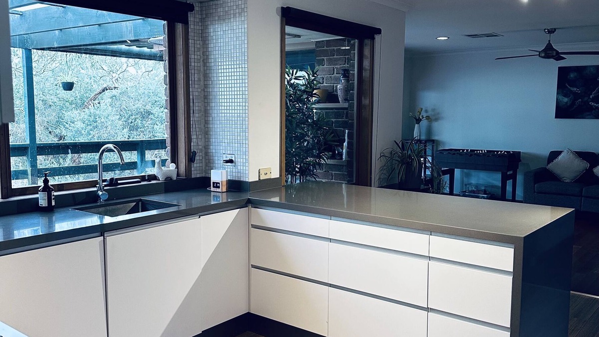 Frankston House | Gorgeous house near beach with nature view