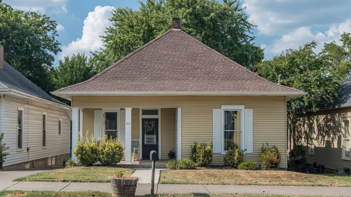 Historic Downtown Franklin House | Gorgeous interior, walk to downtown, amazingly renovated historic 1901 house!