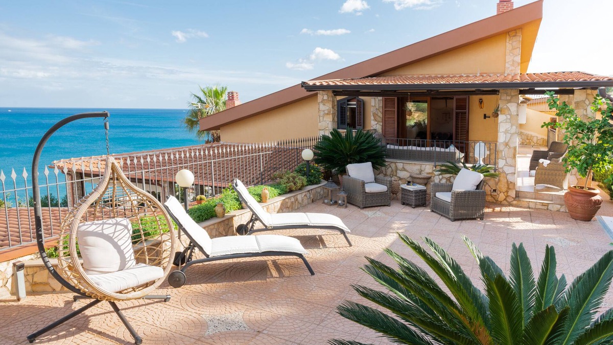 Torre Colonna-sperone Villa | Gorgeous Villa with outbuilding for a relaxing vacation