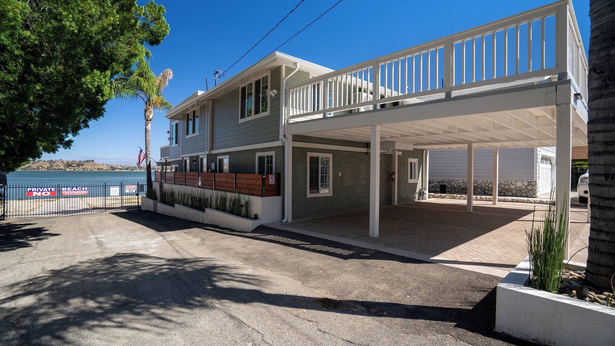 Lake Elsinore House | Gorgeous Lake Front Home w/Boat Access