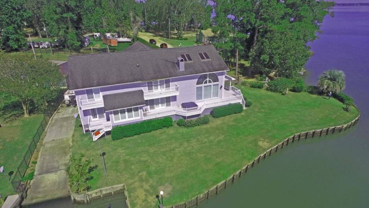 Santee House | Gorgeous Lake Front Home - Stunning Views and Sunrise over the Water