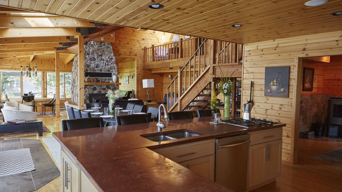 Merrifield House | Gorgeous Lake Retreat