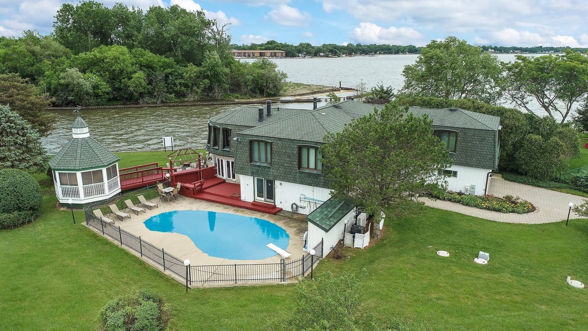 Solon Mills House | Gorgeous Lakefront Estate, Chain O'Lakes Gem~POOL
