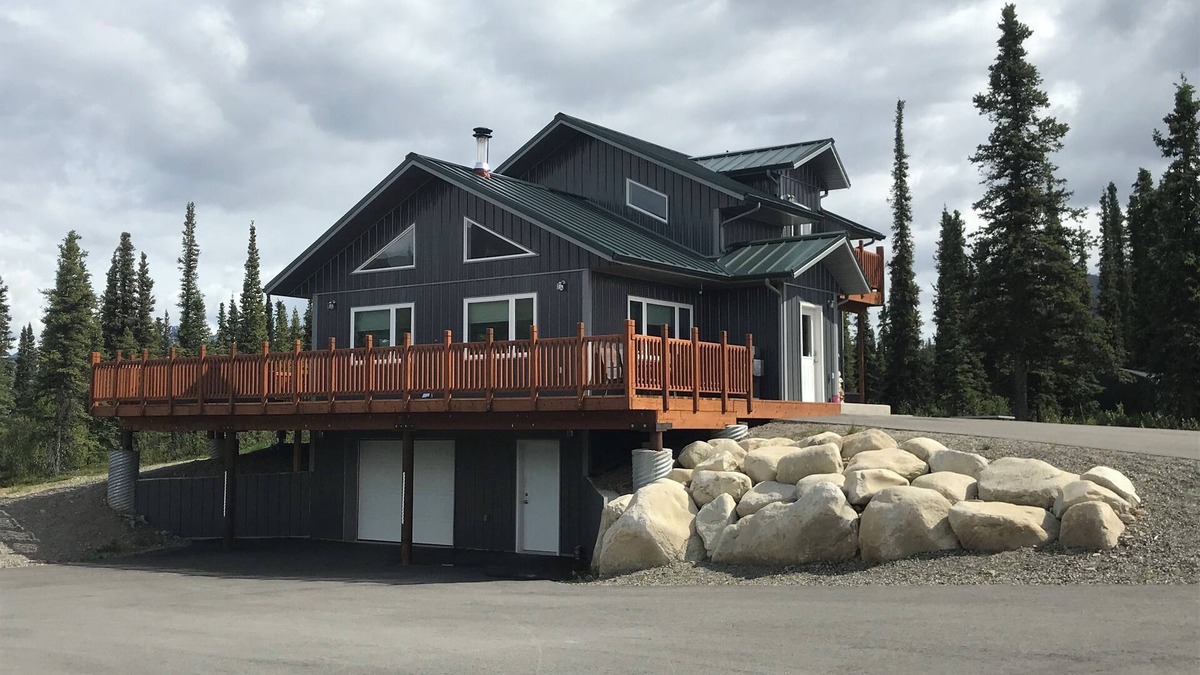 Cantwell House | Gorgeous Lakeside Chalet