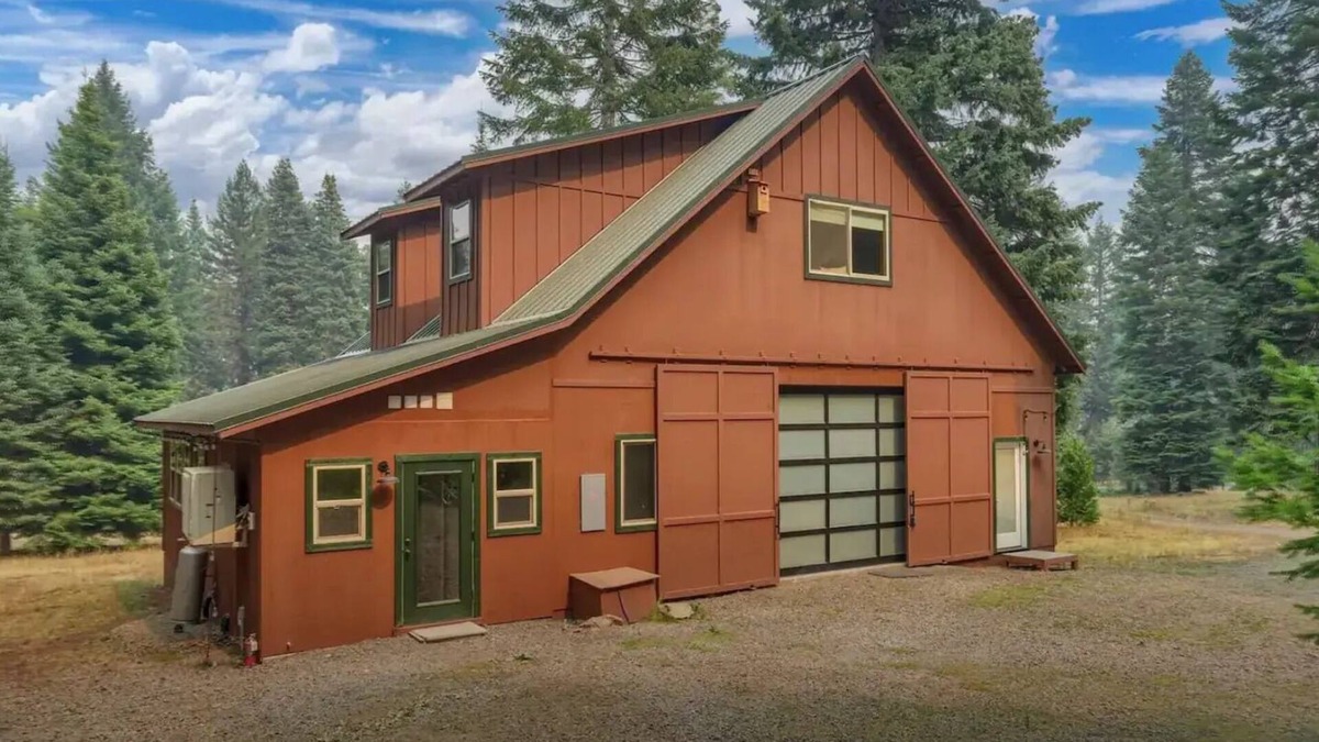 Ashland House | Gorgeous Lakeside HOUSE + Indoor SAUNA!