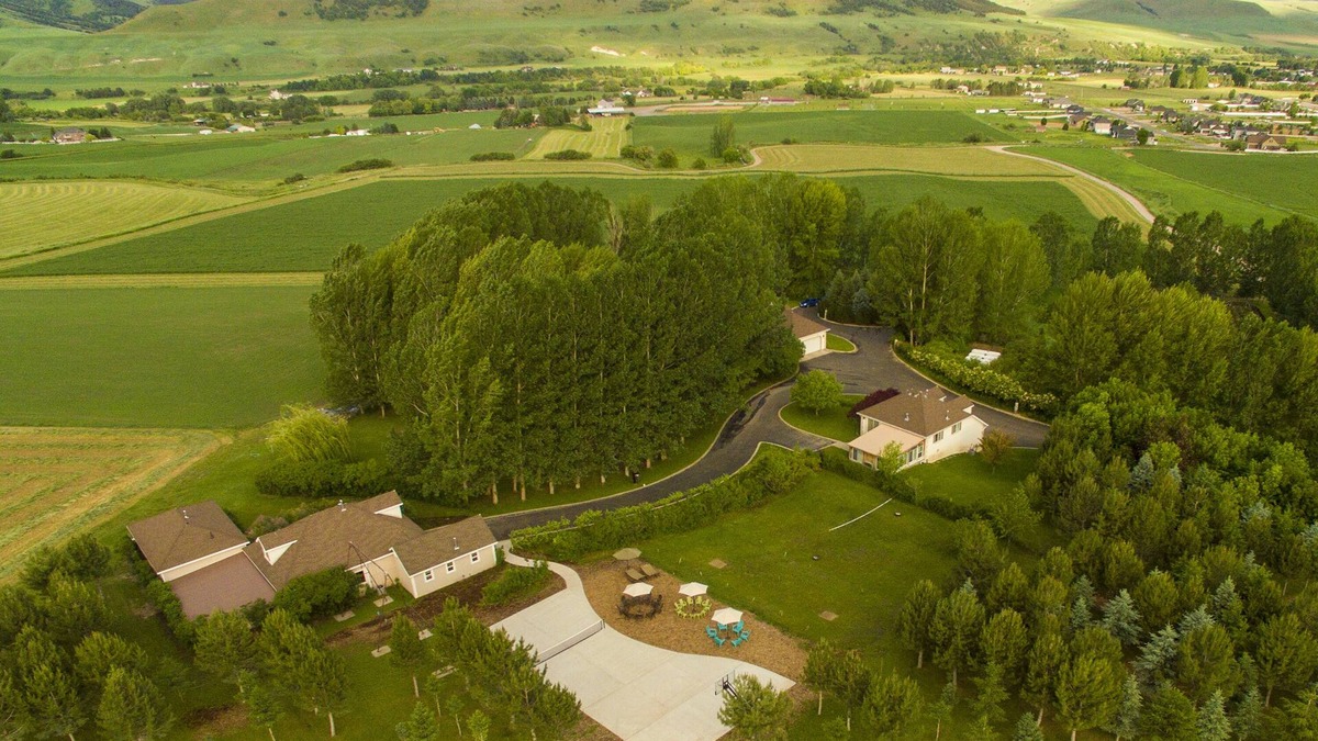 Avon House | Gorgeous Location, Many Outdoor Activities, Sleeps 49 in Beds + Camping