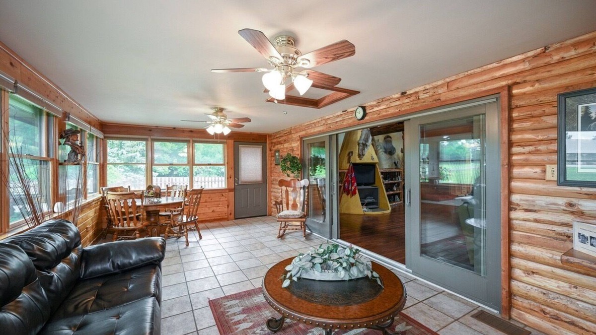 Mokena House | Gorgeous Log Home in Chicagoland!