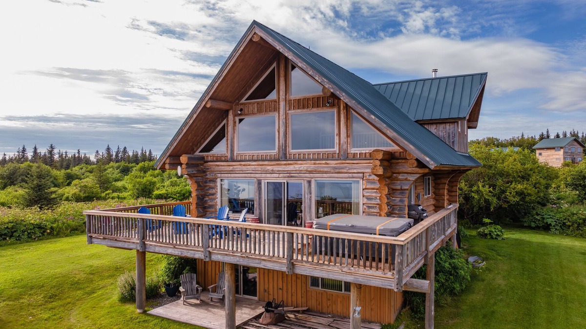 Homer House | Gorgeous Log Home - Stunning Views, Hot Tub, Fire Pit, Infrared Sauna, & Trail