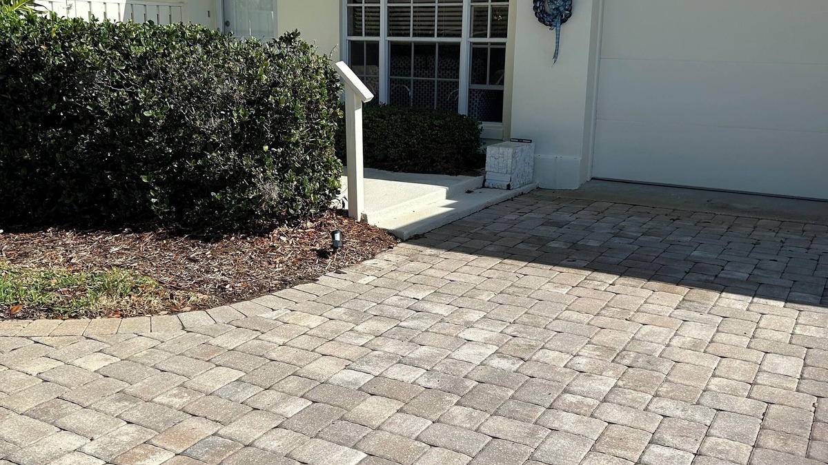 South Beach Condo | Gorgeous luxury cottage/condo with cozy vibes close to beach