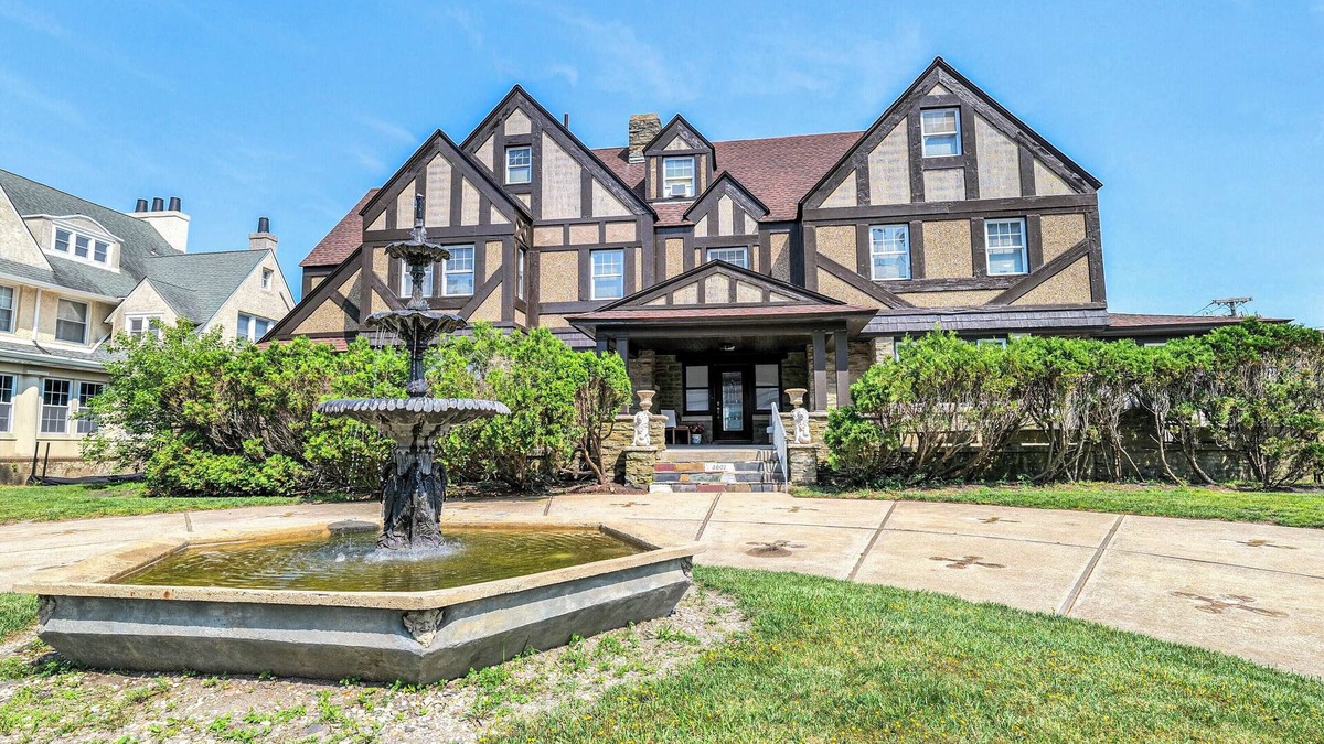 Leeds Point Villa | Gorgeous Mansion At the Beach