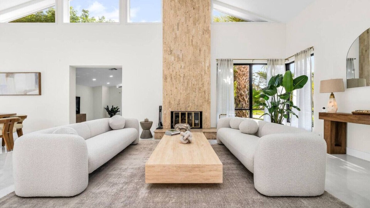 Delray Beach Apartment | Gorgeous Modern Beach Pool House Sleeps 8 Central