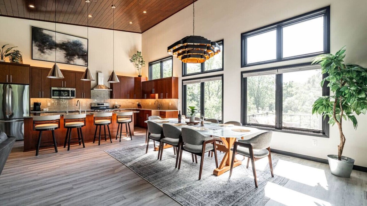 Okauchee Lake House | Gorgeous Modern Build, 4 BD/4 BA, Near Downtown and Hwy