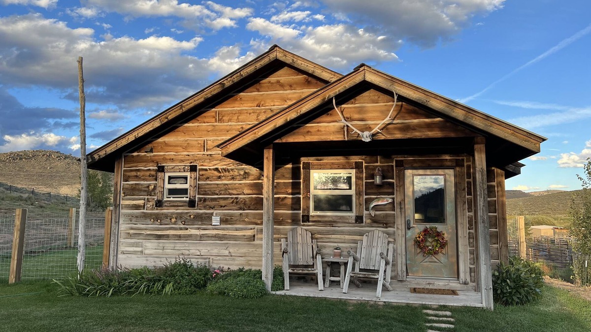 Gunnison Cabin | gorgeous modern cabin on private ranch