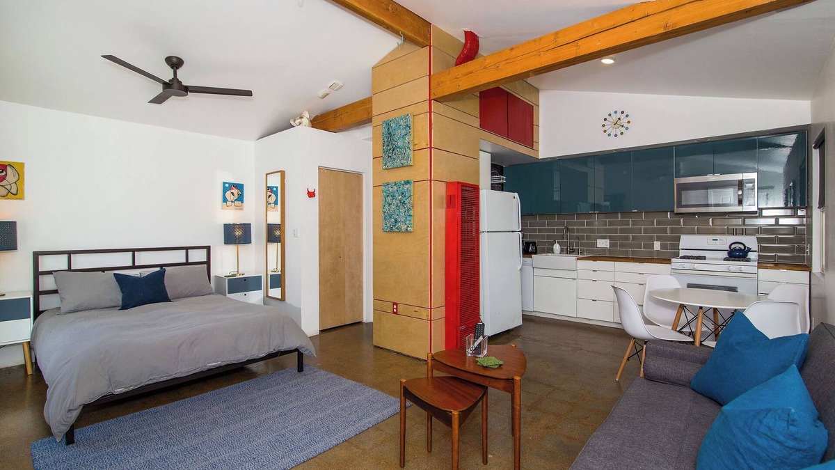 Stockton Apartment | Gorgeous Modern Studio Close to ALL Metro Areas
