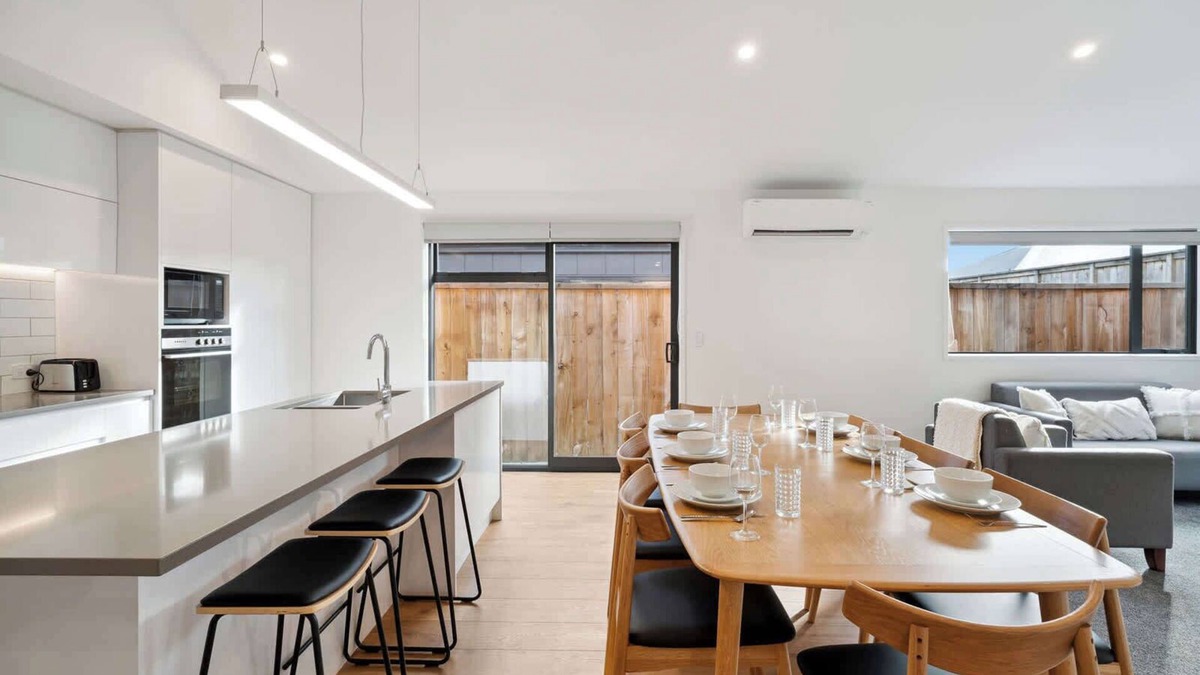 Kawarau Falls House | Gorgeous mountain views, fabulous family house, quiet neighbourhood!