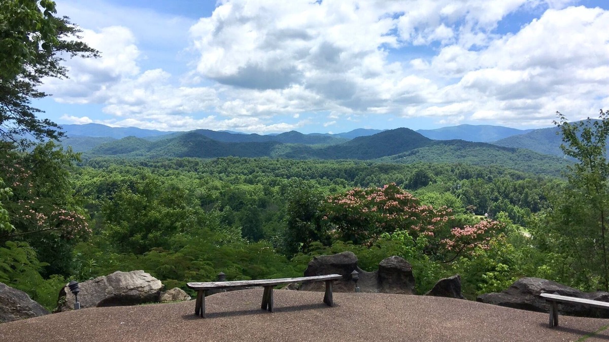 Townsend Cabin | GORGEOUS MTN VIEW☁Sleeps 21☁Hot Tub☁Game Room