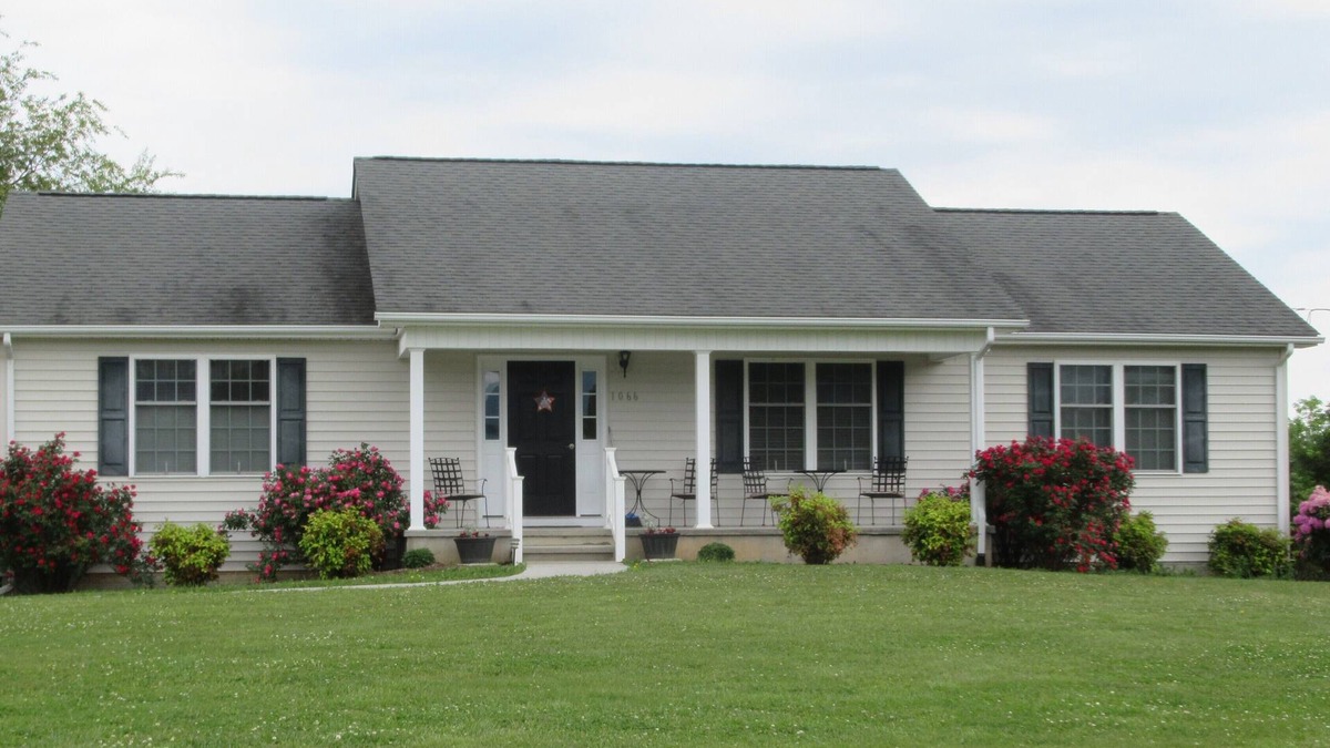 Peaks House | Gorgeous Mtn Views, Perfect for Fall, Near Peaks of Otter, D-Day Memorial