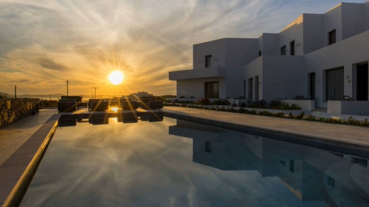Naxos Town Villa | Gorgeous Naxos Villa | 2 Bedrooms | Villa Roronoa | Breathtaking Sea Views |.