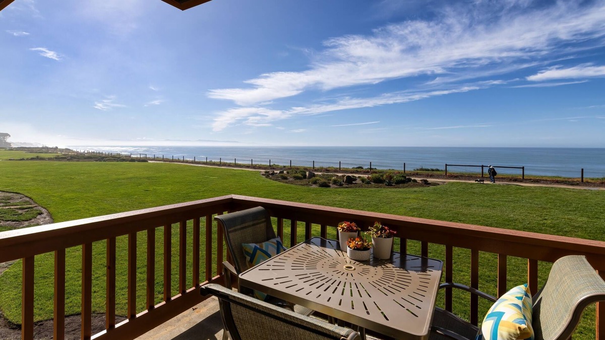 Rio del Mar Condo | Gorgeous ocean front condo, with beer & wine included