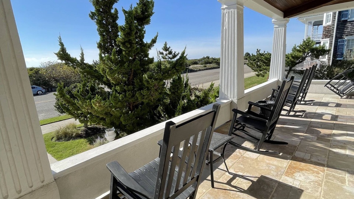 Admiral Estates Condo | GORGEOUS PROPERTY IN QUIET NEIGHBORHOOD