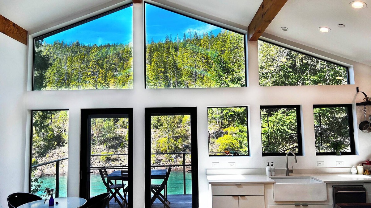 Gasquet House | Gorgeous rebuilt cabin on the banks of the Smith river. Hike, kayak, swim, relax