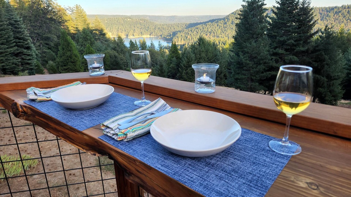 Nevada City House | Gorgeous Retreat with the Best View, Chef's Kitchen, WiFi, Spa Tub and Hot Tub