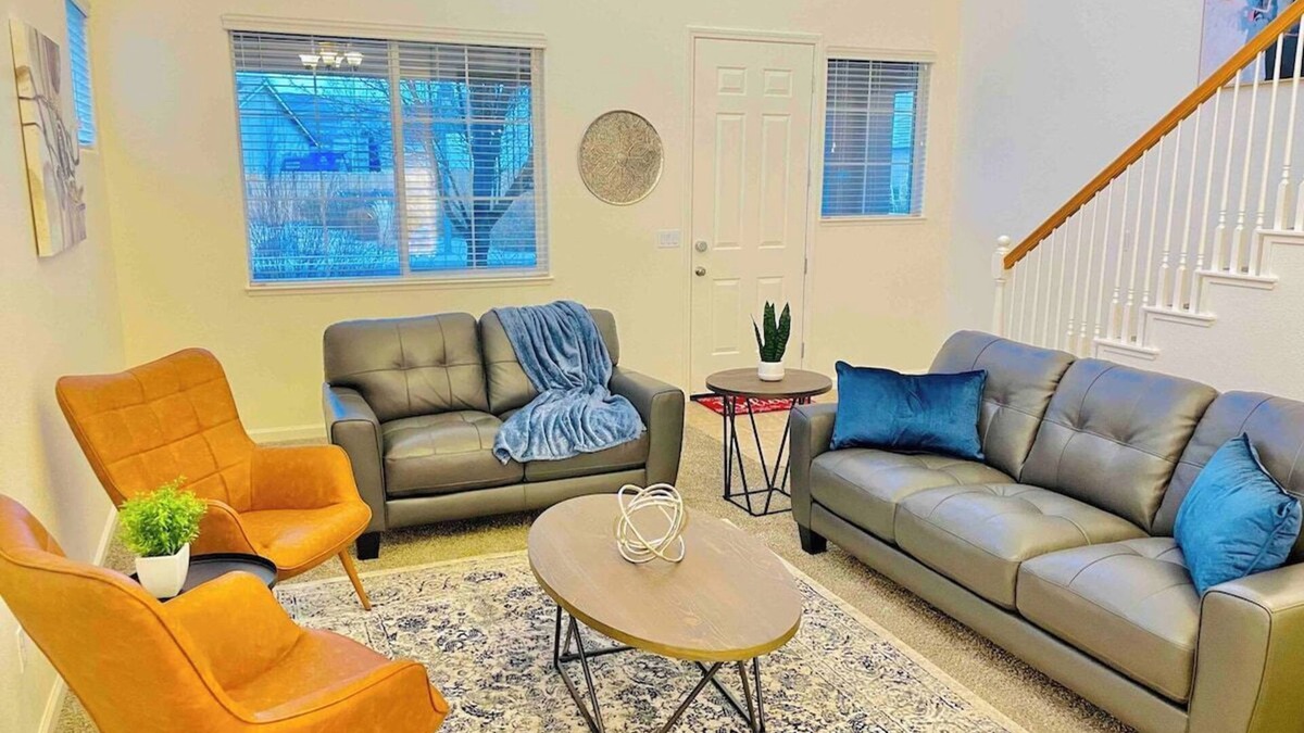 Reno House | Gorgeous S Reno 5BD 13Beds W7TVs Sleeps18 SuperFAST WIFI