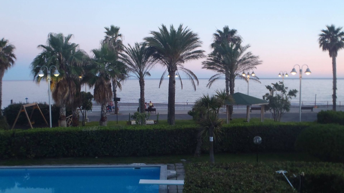 Vallecrosia Apartment | Gorgeous sea-front oasis of quietness and beauty