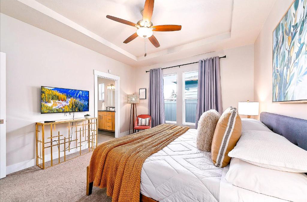 Meridian House | Gorgeous & Secluded 3BD 2BA Getaway by The Village at Meridian