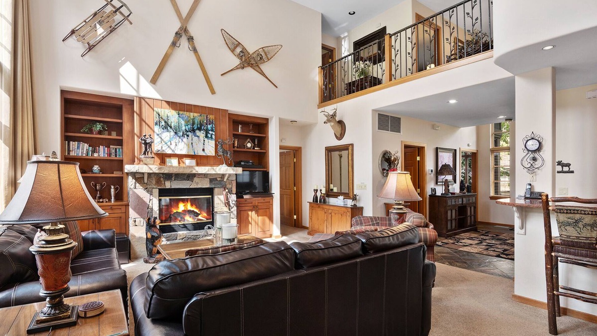 Avon House | Gorgeous single family residence on the golf course w/private hot tub and AC!