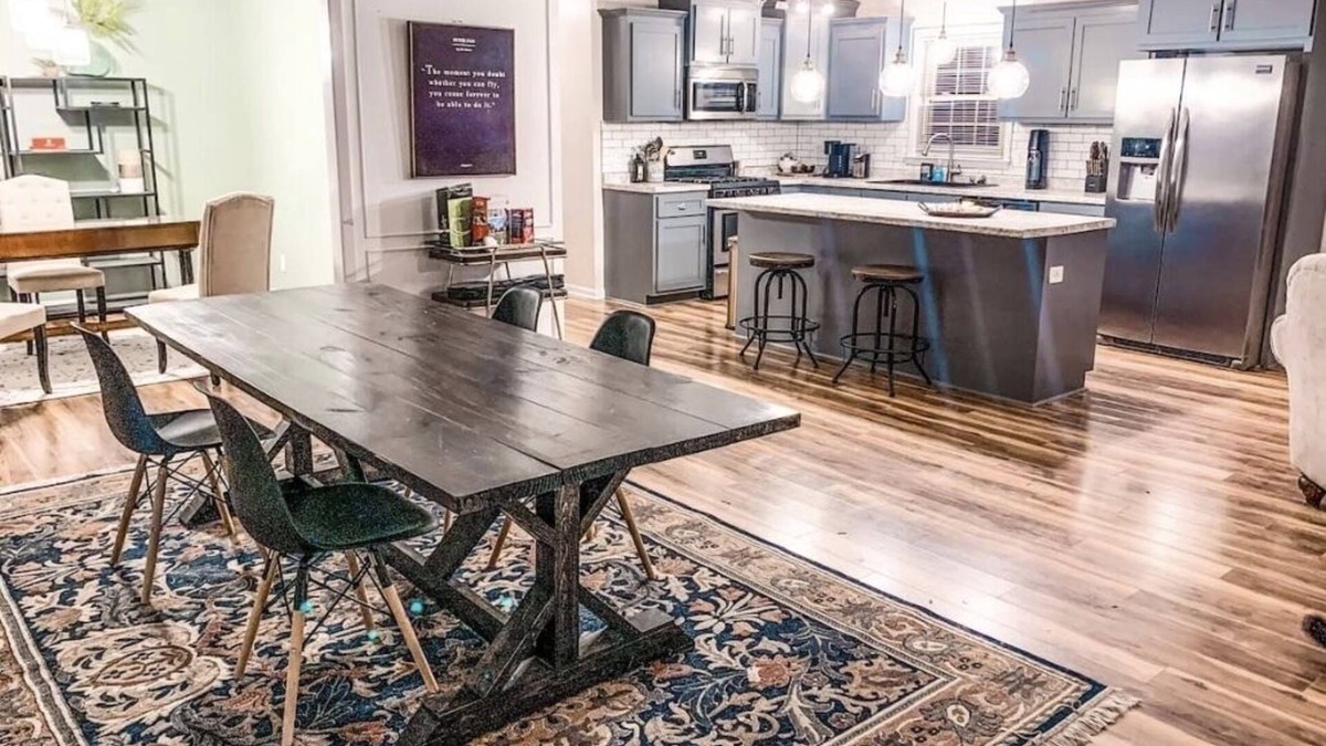 Westover House | Gorgeous single family home next to Fort Bragg