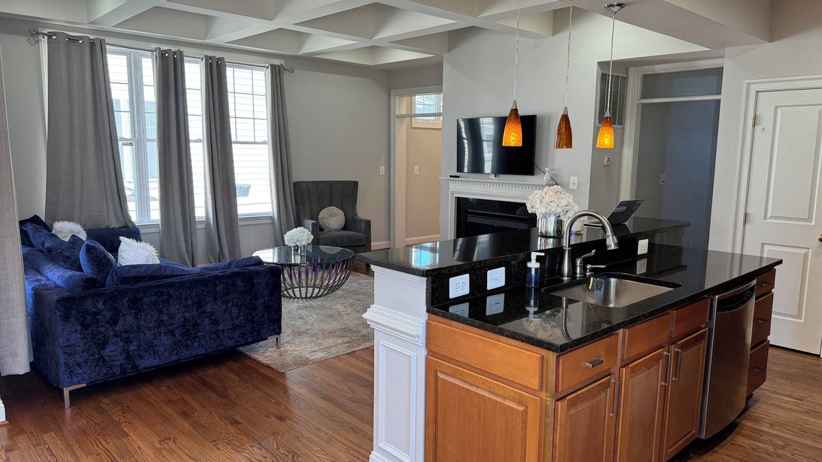 Baileys Crossroads House | Gorgeous Spacious House 5BR 9Beds and Private Parking