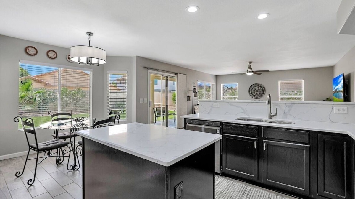 Mountain Vista Ranch House | Gorgeous SURPRISE GEM 2 Miles to Baseball Stadium