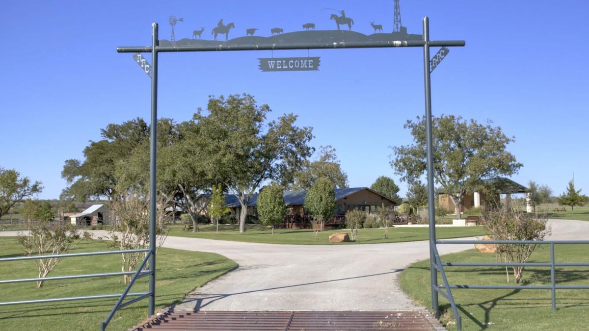 Granbury House | Gorgeous Texas Ranch Get Away