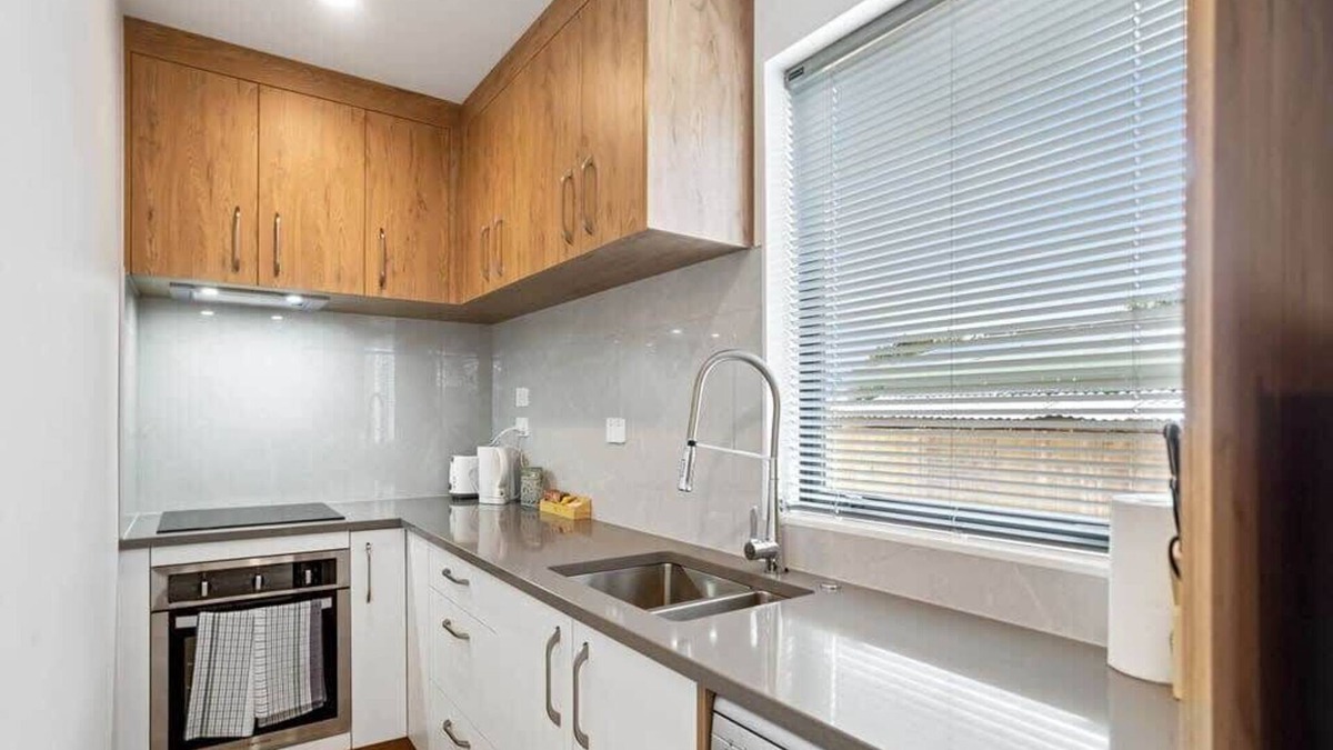 Mangere House | Gorgeous Three Bedroom Home with Free Parking