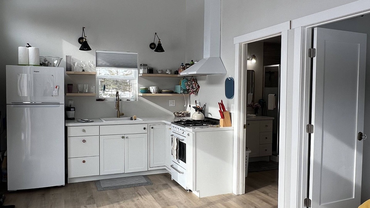 Butte Cabin | Gorgeous Tiny home with stunning views. Access to Alaskas most renowned hiking