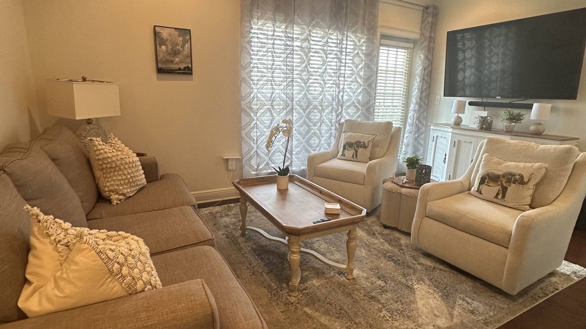 Tuscaloosa Condo | Gorgeous Tuscaloosa Condo. Perfect for Your Stay! Easy walk to stadium!