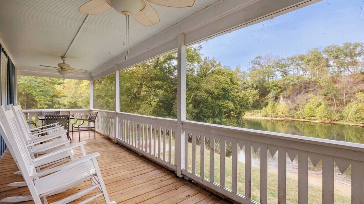 Elkton House | Gorgeous & Updated Riverfront home Sandy beach by River Fire Pit Hot Tub Fishing Kayaks