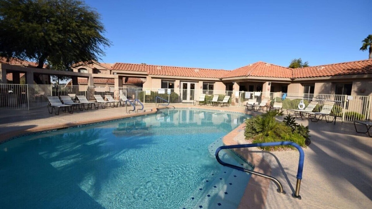 Alta Mesa Condo | GORGEOUS VACATION CONDO WITH HEATED POOL, SPA, FITNESS ROOM, PATIO, GARAGE