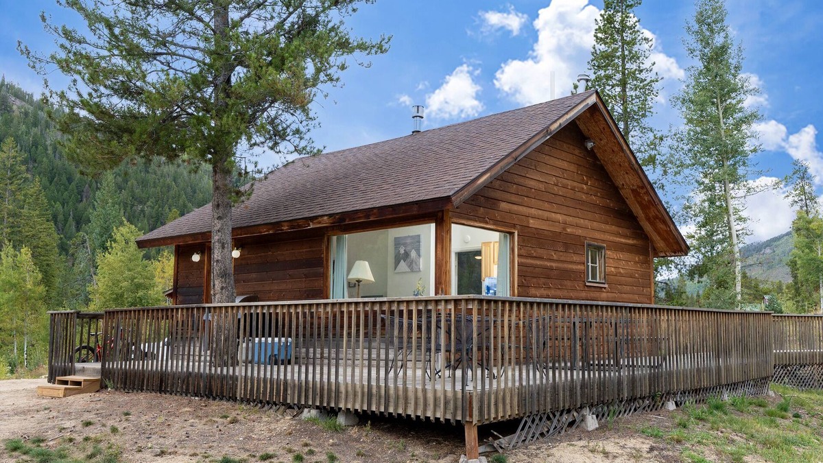 Granby Cabin | Gorgeous Views! Fireplace, Gazebo, Incredible Deck, Pet Friendly, Walk to Lake!